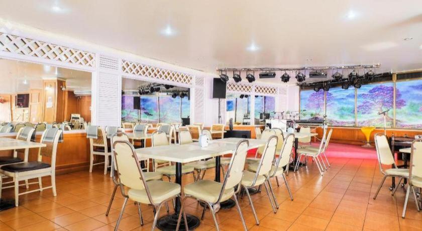 Oyo 565 Trang Hotel Exterior foto